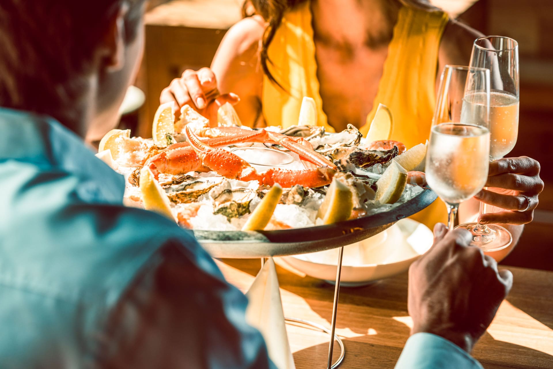 carnac restaurants seafood shellfish couple